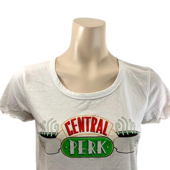3/$30 - FRIENDS Central Perk T-shirt Size M - Picture 2 of 11